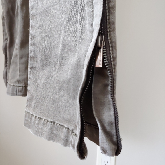 BCBG Max Azria Cargo Pants Size 27 Olive Colour - Picture 15 of 16